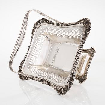 An early 20th-century sterling silver bread basket, London 1911.