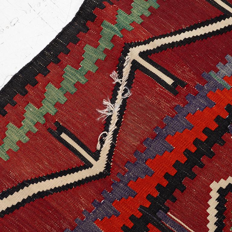 A Kelim carpet, c. 300 x 170 cm.
