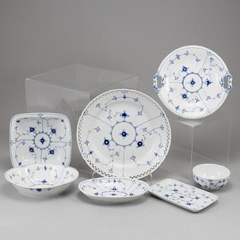 BING & GRØNDAHL, a part 'Musselmalet' coffee and dinner porcelain service, Denmark (120 pieces).