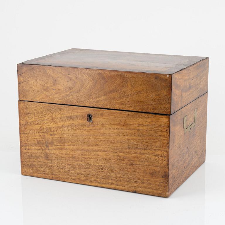 Flaskschatull, 1800-talets första hälft.