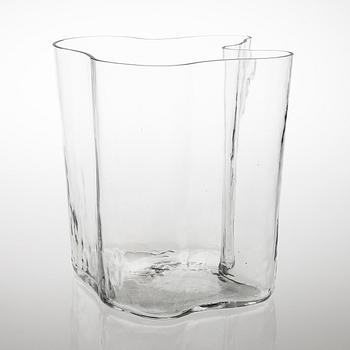 ALVAR AALTO, a '3031, vase signed Alvar Aalto.