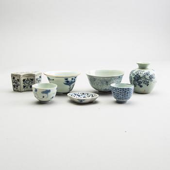 A group of seven blue and white porcelain pieces, some Ming dynasty (1368-1644).