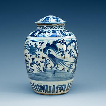 1676. A large blue and white jar with cover, Ming dynasty, Wanli (1573-1620).