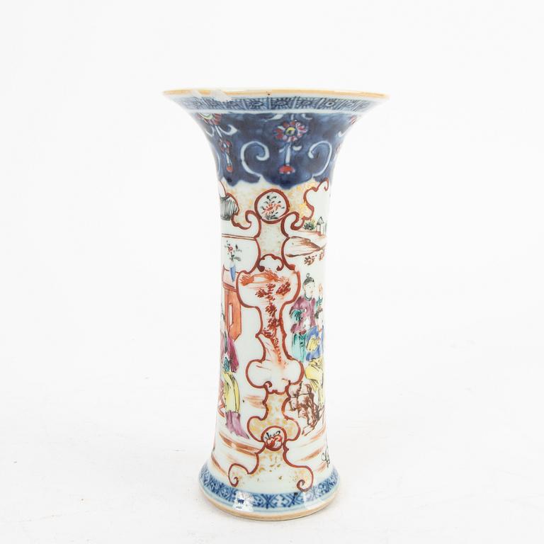 Vase, porcelain. Qing Dynasty, Qianlong (1736-95).