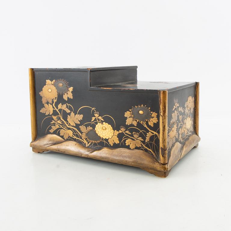 Miniature chest of drawers Japan first half of the 20th century.