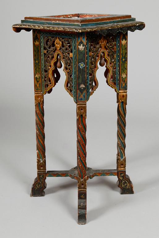 PIEDESTAL, trä, kakelklädd skiva, sekelskiftet 1900.