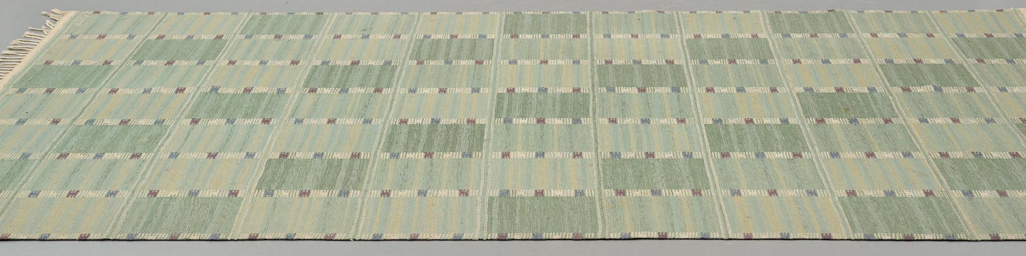 Barbro Nilsson, Matta, "Falurutan grön Fabiola", rölakan, ca 307,5 x 200,5-202,5 cm, signerad AB MMF BN.