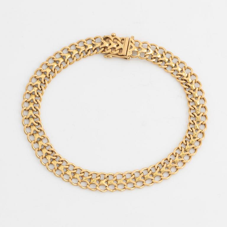 18K gold bracelet.