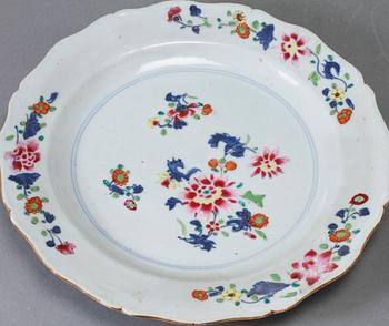 TALLRIKAR, 5 st, porslin, Kina, 1700-tal, respektive tidigt 1800-tal.