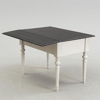 SKRIVBORD MED KLAFF, 1800-talets andra hälft.