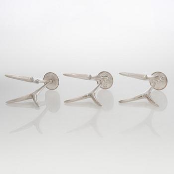 Anna-Greta Eker, Kynttilänjalkoja, 3 kpl, hopeaa, Auran Kultaseppä oy, Turku 1958 ja 1961.