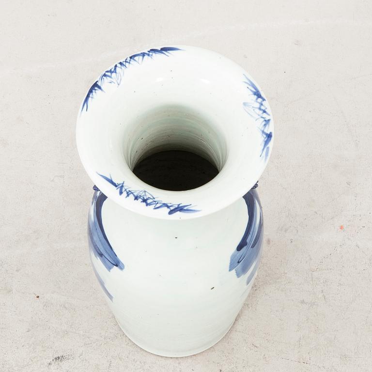 An early 1900s Chinese porcelain vase.