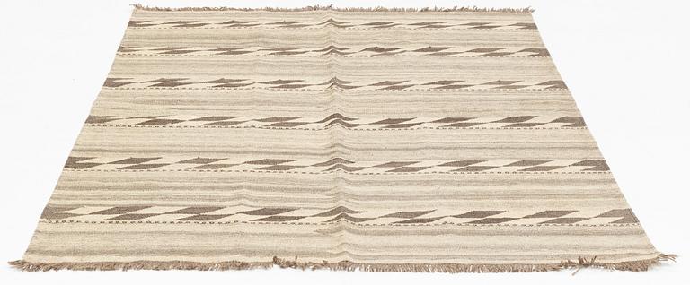 A persian kilim rug, ca 202 x 154 cm.