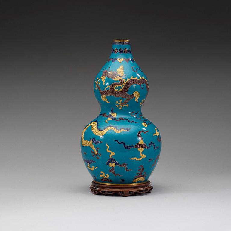 A gourd shaped cloisonné vase, Republic (1912-49).