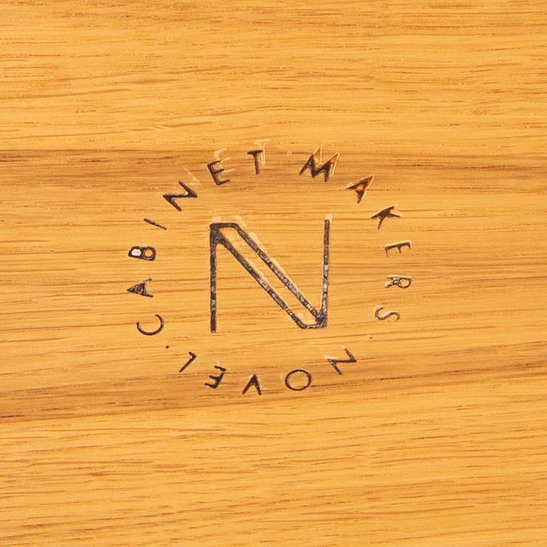 Novel Cabinet Makers Denmark, 5 gables and 9 shelves, contemporary.