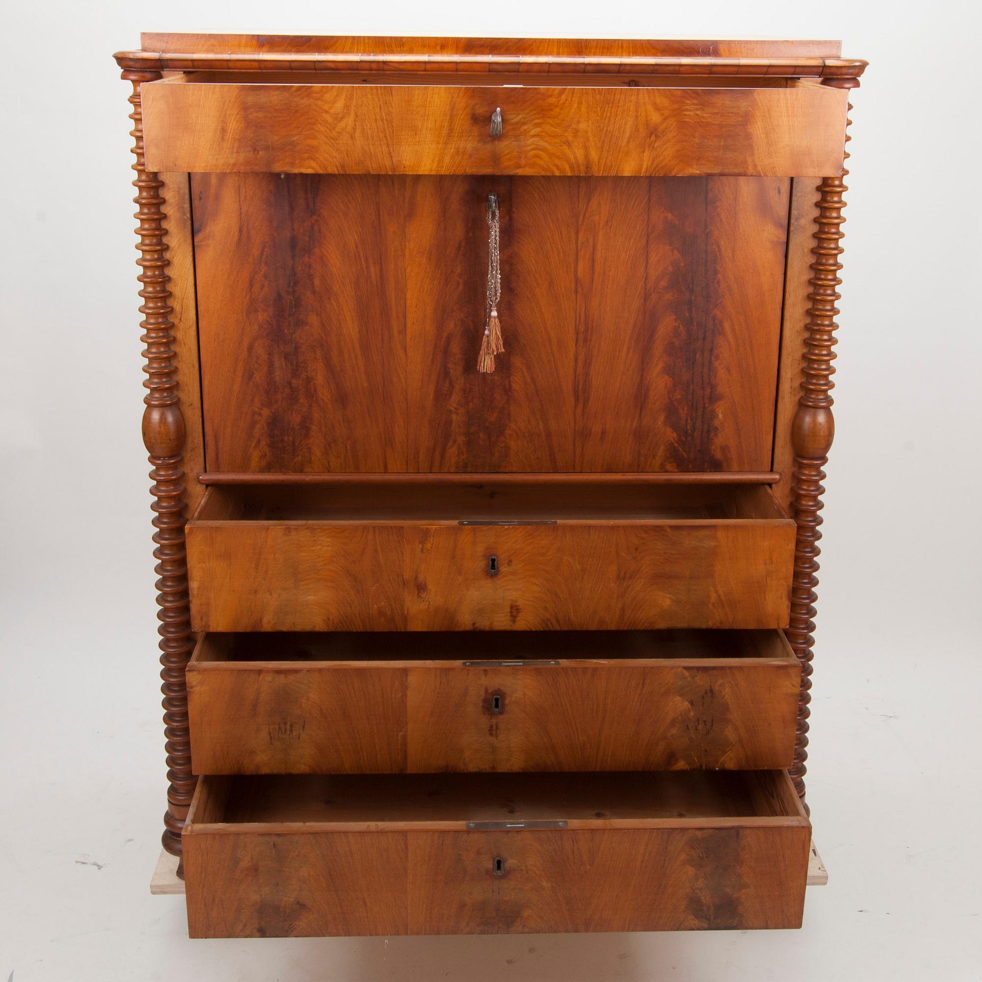 CHIFFONJÉ, biedermeier, 1800-talets senare hälft.