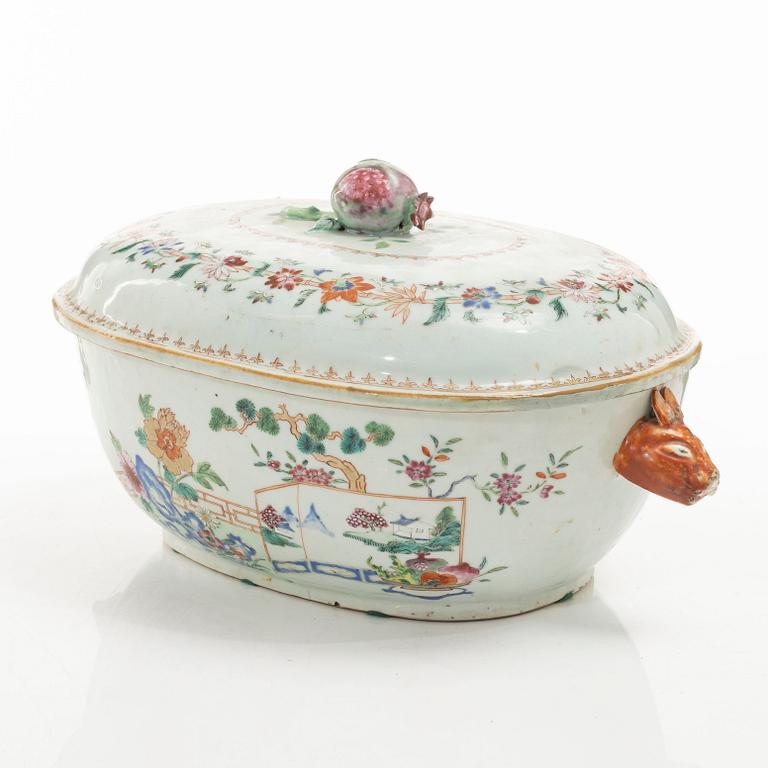 Terrin med lock, kompaniporslin. Qing dynastin, Qianlong (1736-95).