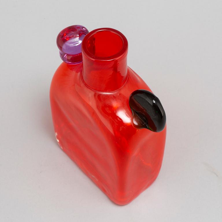 OIVA TOIKKA, A POMPOM BOTTLE. N 526, signed Oiva Toikka Nuutajärvi Notsjö. Designed 1970.