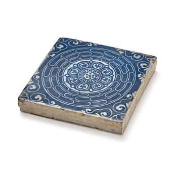 1023. Kakelplatta för golv, porslin. Mingdynastin (1368-1644).