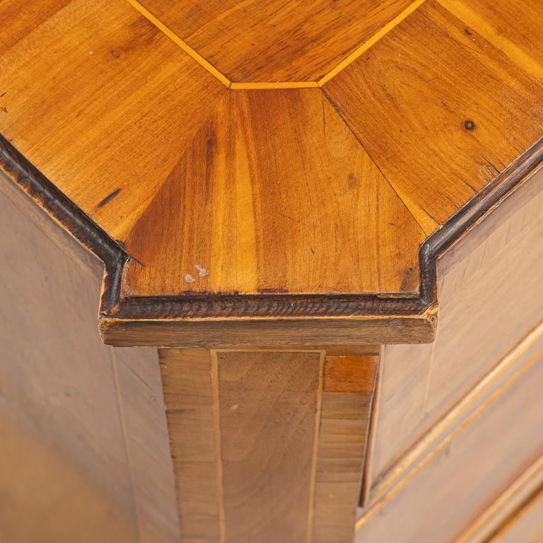A Gustavian chest of drawers, late 18th century.