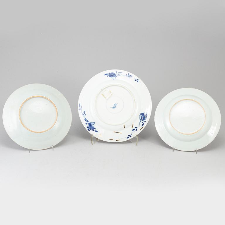 A group of three famille rose and blue and white dishes, Qing dynasty, Qianlong (1736-95).