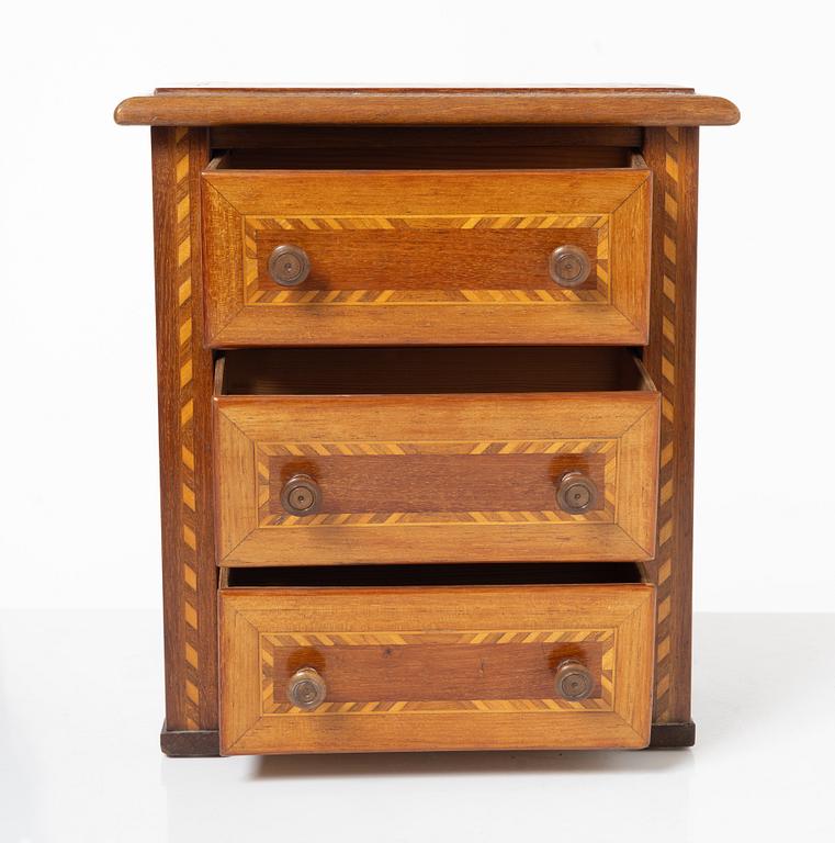 Miniatyrbyrå, 1900-talets början.