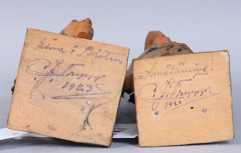 FIGURINER, 2 st, trä, Carl Johan Trygg, sign.