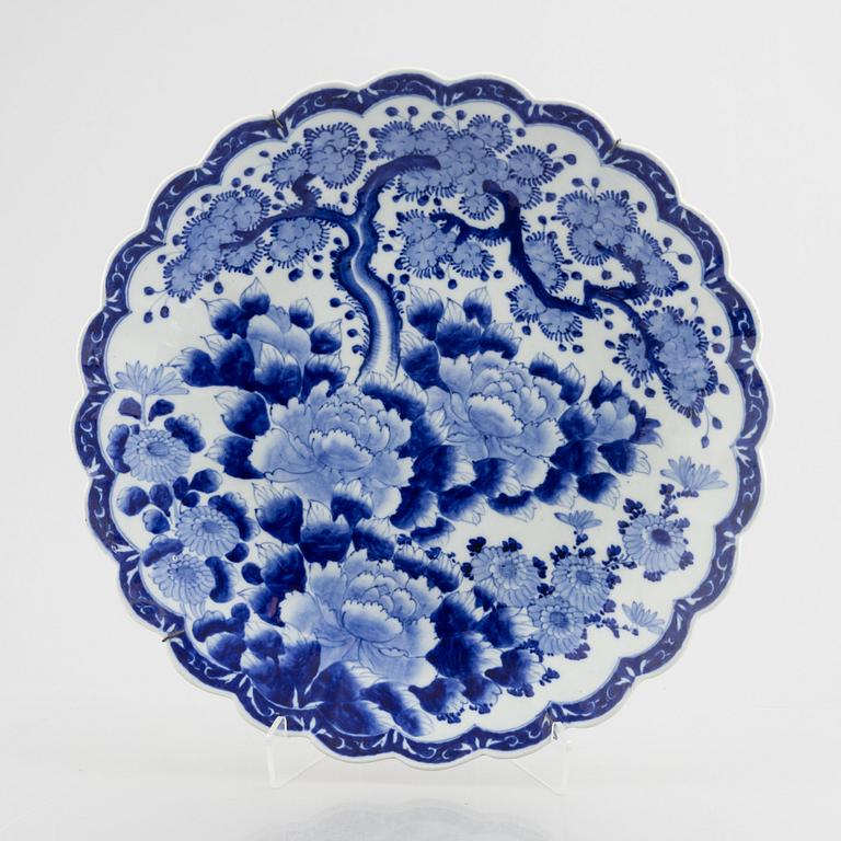 Three blue and white dishes, Japan, 19th century.