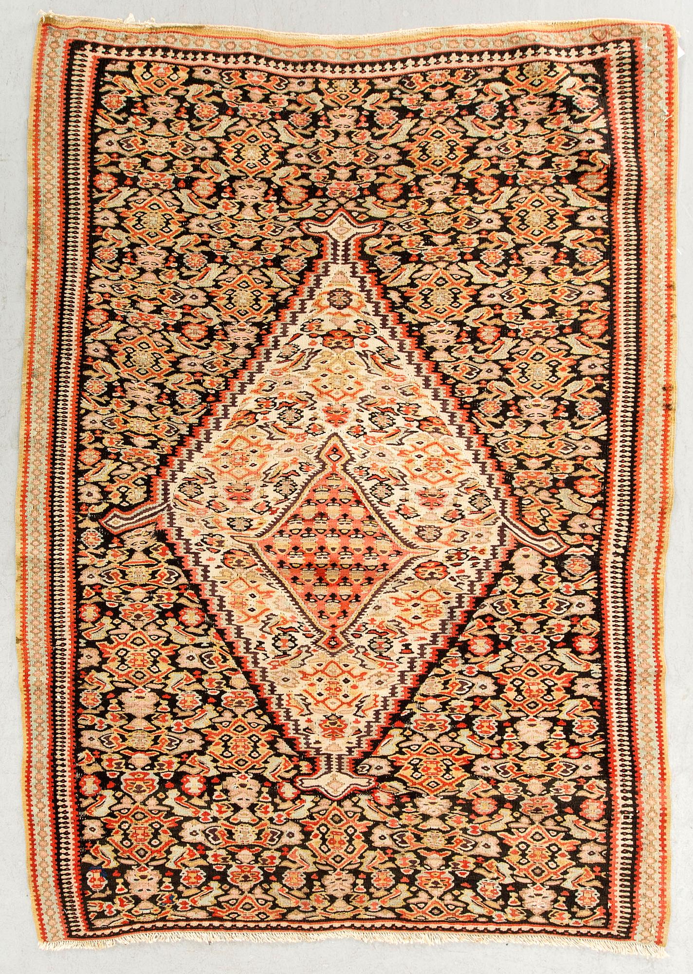 A semiantique Senneh carpet ca 159 x 106 cm.