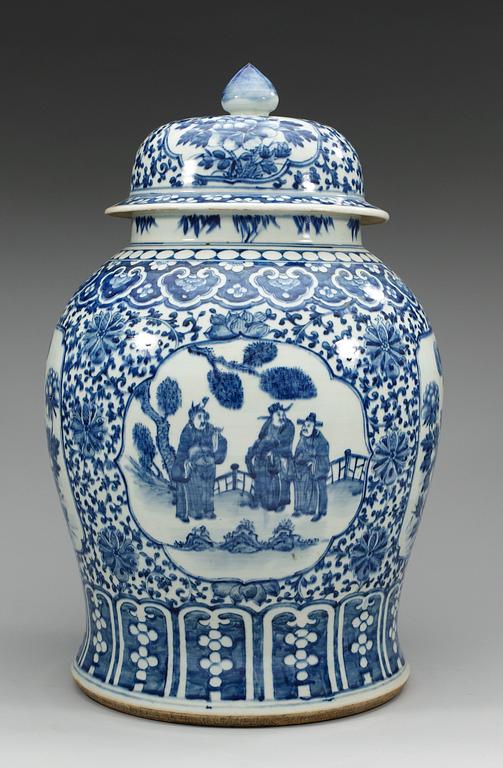 A large blue and white jar, Qing dynasty, 19h Century.