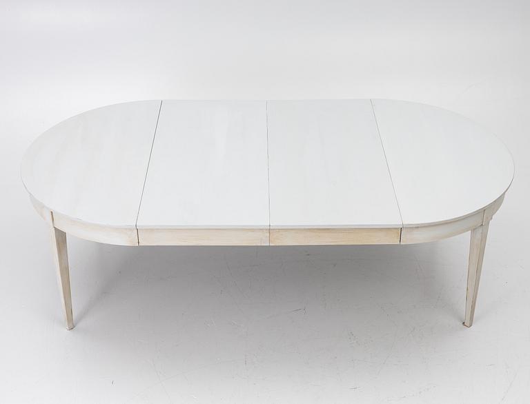 A dining table, early 20th Century.