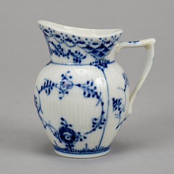 Royal Copenhagen, a 'Musselmalet' part service, Denmark (14 pieces).