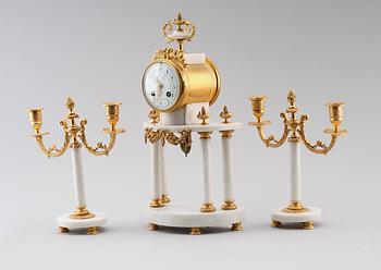 KLOCKGARNITYR, 3 delar, gustaviansk stil, 1900-tal.