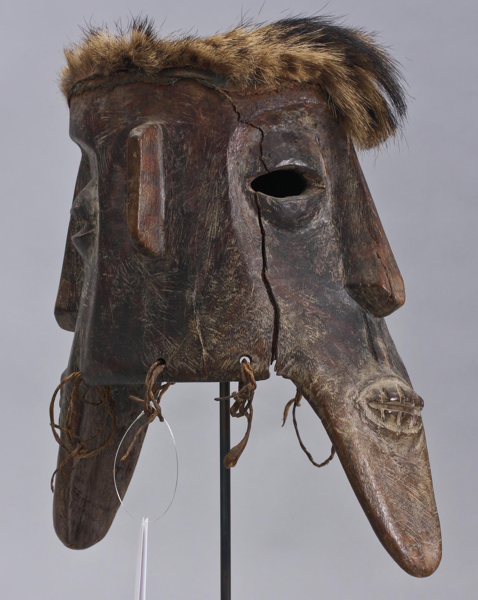 MASK, trä, Afrika, 1900-tal.