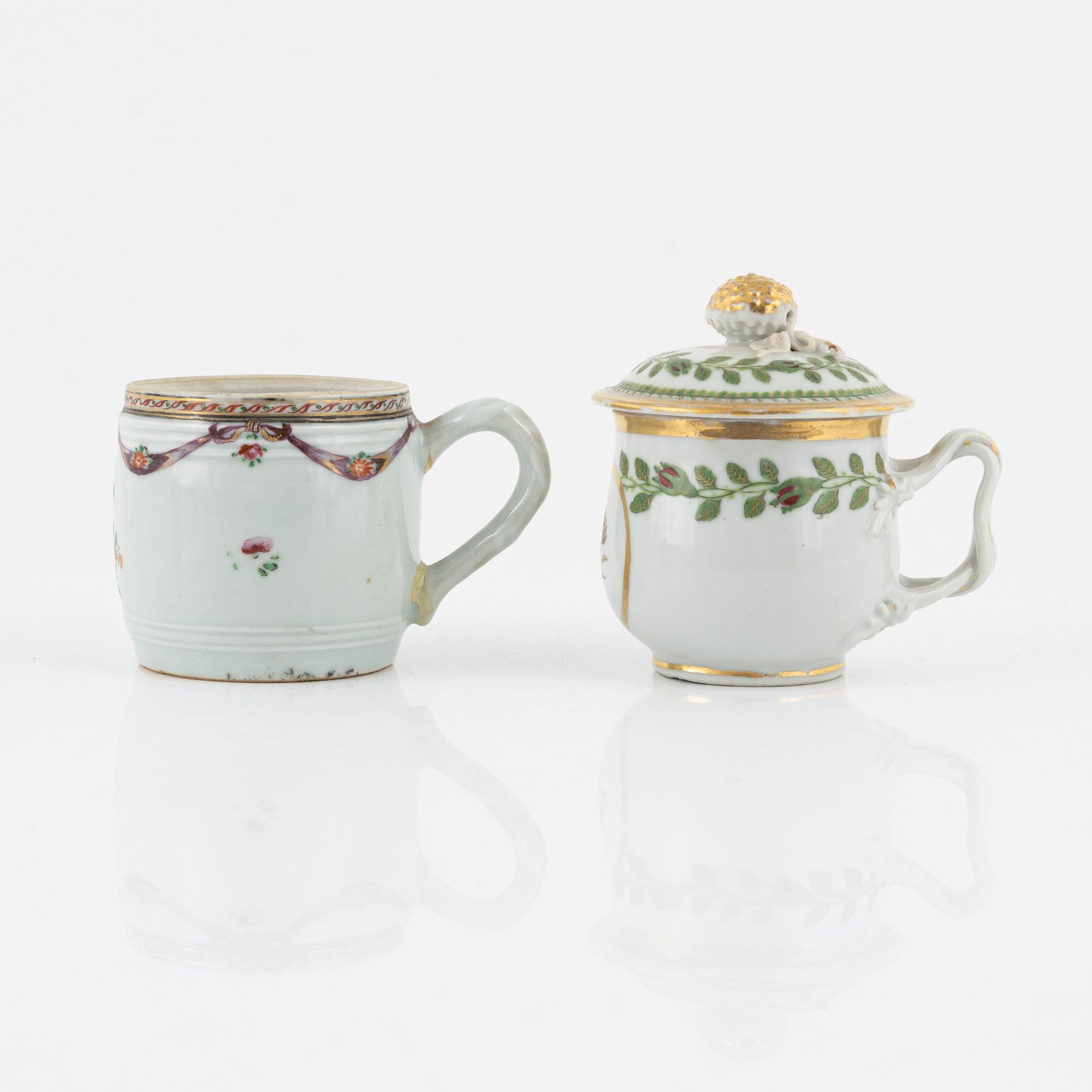 A matched set of 6 Chinese Export custard cups with covers and a cup, Qing dynasty, 18th Century.