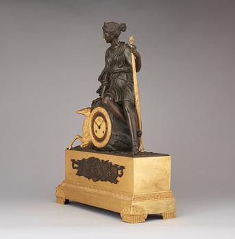 BORDSPENDYL. Frankrike, 1800-talets början. Empire.