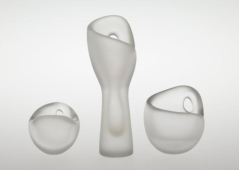 Timo Sarpaneva, A SET OF THREE GLAS SCULPTURES.