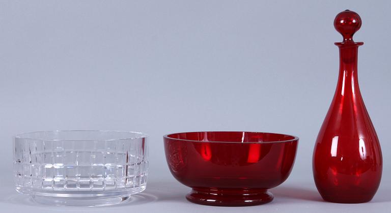 SKÅLAR, 2 st, samt KARAFF, Vicke Lindstrand, Kosta, samt Monica Bratt, Reijmyre Glasbruk.