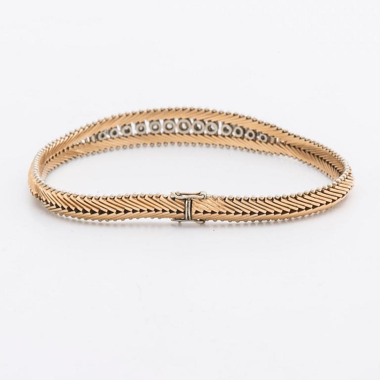 BRACELET 18K gold w single and brilliant-cut diamonds approx 0,65 ct in total.