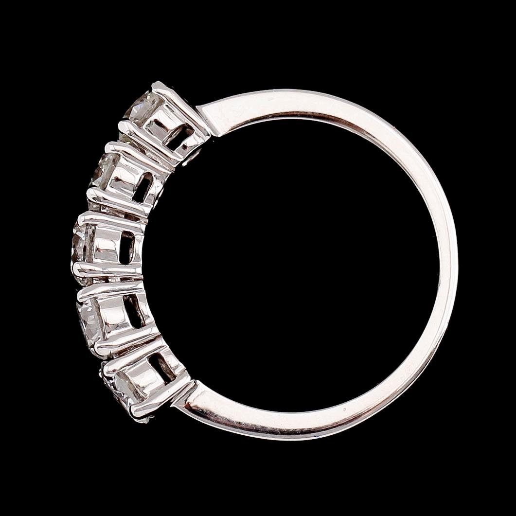 RING, 18 k vitguld, 5 briljantslipade diamanter tot ca 1.66 ct.