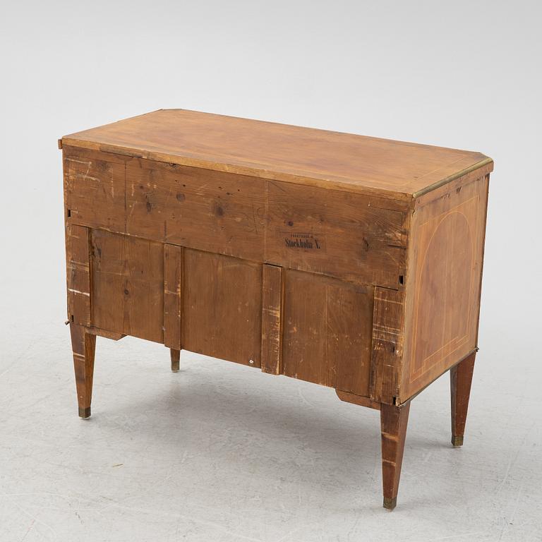A Gustavian chest of drawers, 19th Century.