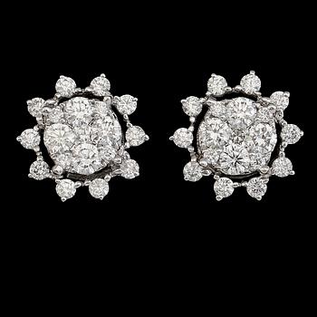 ÖRHÄNGEN, 1 par, 18 k vitguld, briljantslipade diamanter tot ca 1.42 ct.
