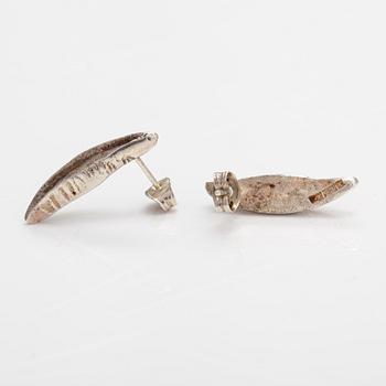 Marja Suna, Halsband och örhängen "Höstlöv", sterlingsilver. Kaunis koru/Kalevala Koru, Helsingfors 1999.
