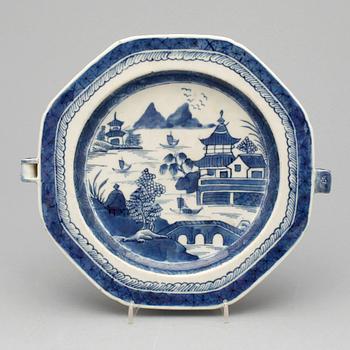 VÄRMEFAT, porslin, Kina, Qianlong, 1736-1795.