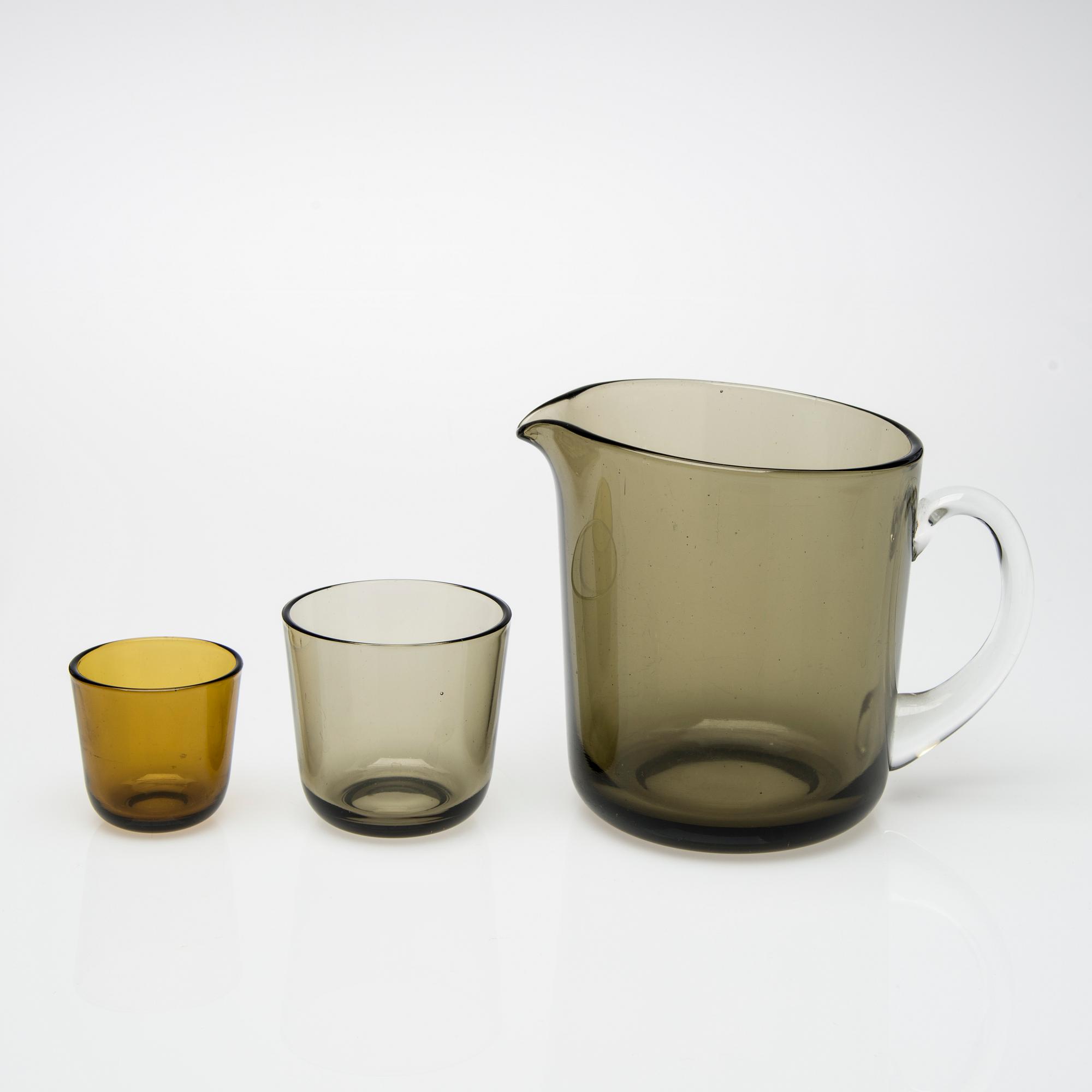 SAFTGLAS-SET I KORG samt DRICKSGLAS, 13 st, Kaj Franck, 1950-60-tal.