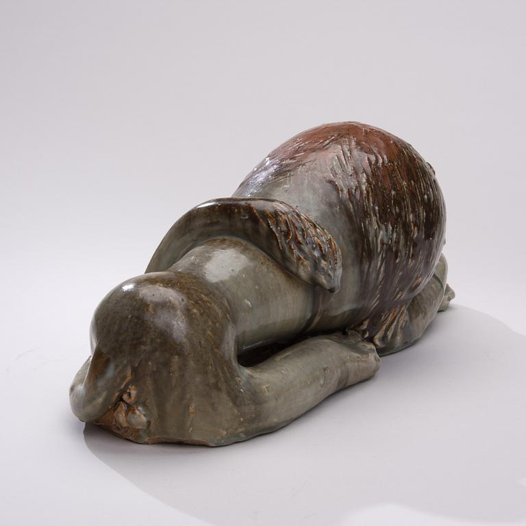 MIKAEL SCHILKIN, A CERAMIC SCULPTURE. Thoughtful lion. Signed Schilkin, Arabia. 1950s.