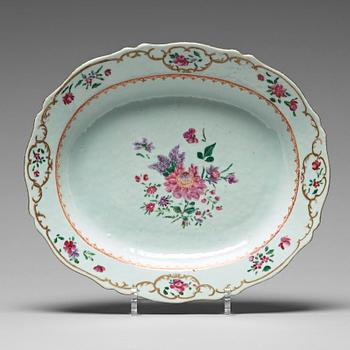 830. A famille rose serving dish, Qing dynasty, Qianlong (1736-95).