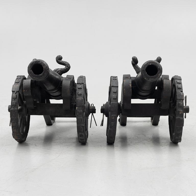 A pair of cast-iron modell canons, 20th century.