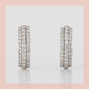 1422. EARRINGS, a pair of oval diamond hoops, total circa 4.20 cts.