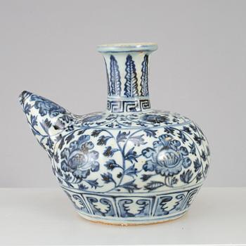 A blue and white kendi, South east asia, 19th century.